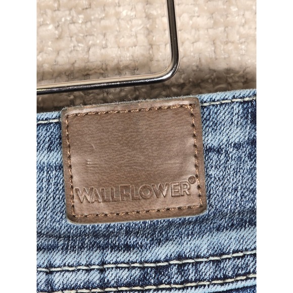 Wallflower Luscious Curvy Bootcut Jeans Womens 11 Short Medium Wash - Picture 7 of 10
